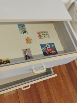 Nightstand with 3 drawers used, very good condition