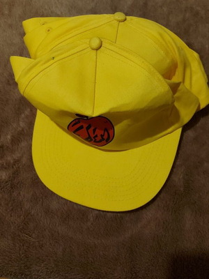Sports caps set of 3 like new, yellow