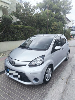 Toyota Aygo μεταχειρισμένο μοντέλο 2014 με χειροκίνητο και φώτα LED