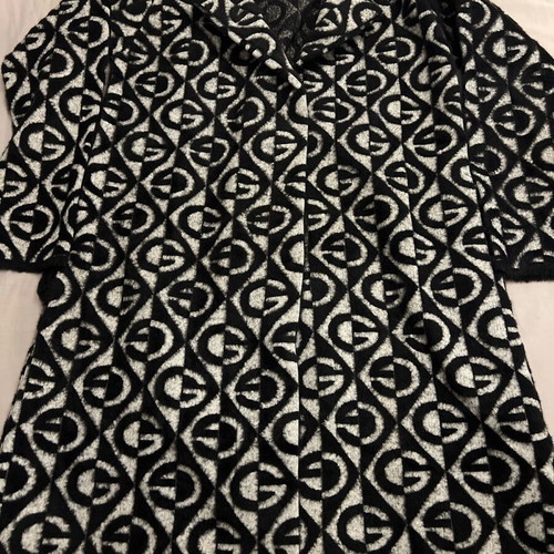 Gucci coat new, warm, unworn, black and white