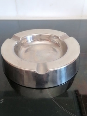 Large ashtray used, metal modern, diameter 8cm