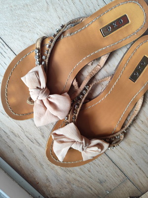 Exe sandals with bow and rhinestones size 38 used, beige