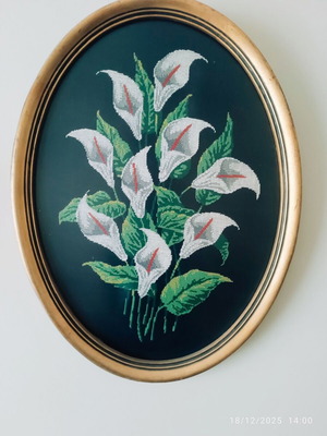 Vintage oval handmade embroidered painting like new with frame