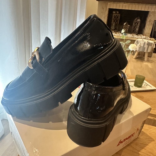 Women's patent leather moccasins like new, medium heel, size 38, black