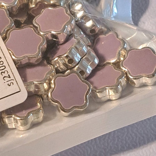 Plastic beads daisy new, silver-lilac color