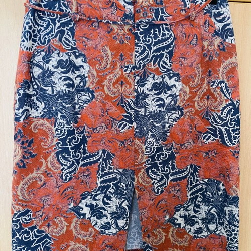 Women's skirt used, above knee, sizes S and M