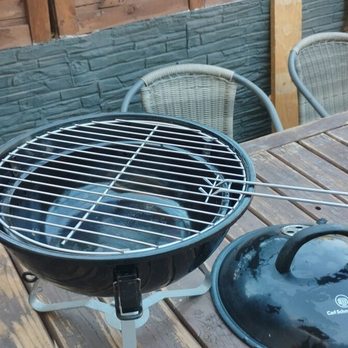 Portable grill used, ideal for camping