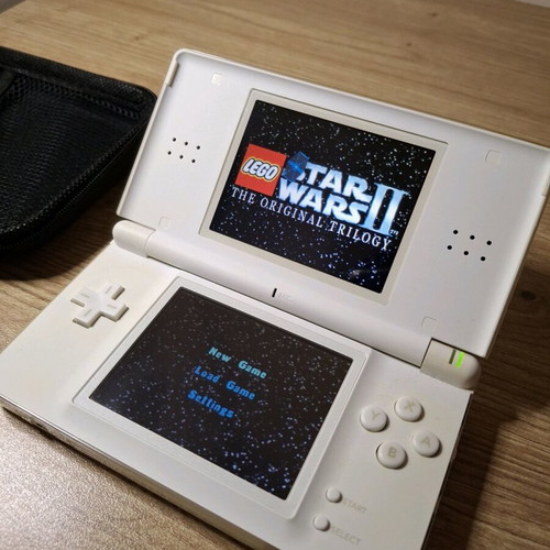 Nintendo DS Lite White like new with charger and carrying case