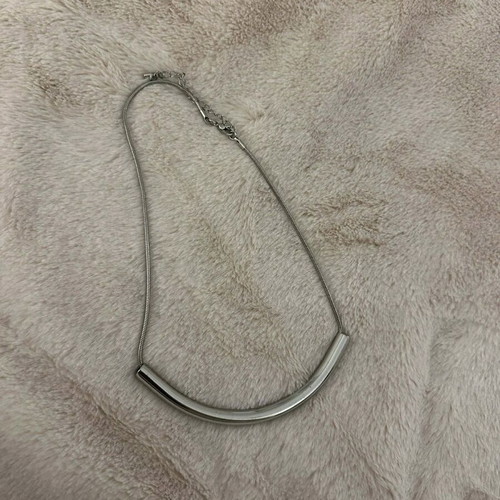 Minimal silver necklace like new with curved metal element