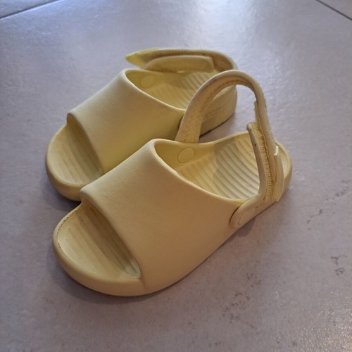 Zara kids sandals size 25 like new, yellow rubber with adjustable strap