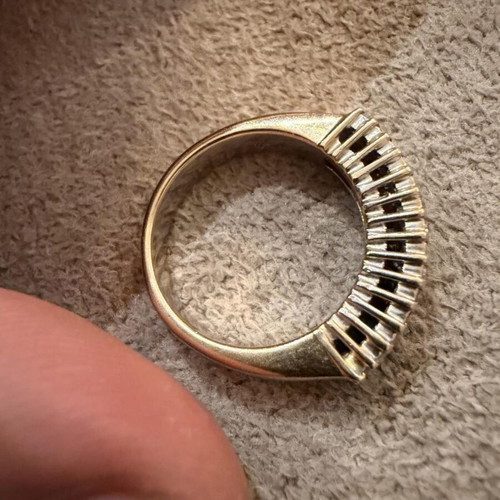 Gold ring 18 carats with natural diamonds, like new