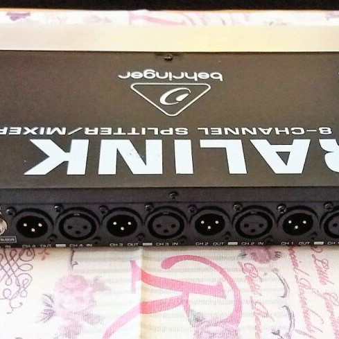 Behringer Ultra Link Pro MX 882 like new with 4 stereo amplifiers