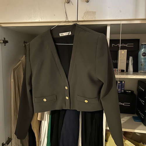Zara women's crop jacket like new, size L