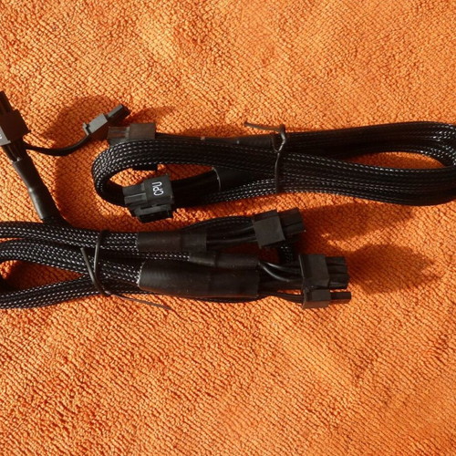 Asus motherboard and power cables set new