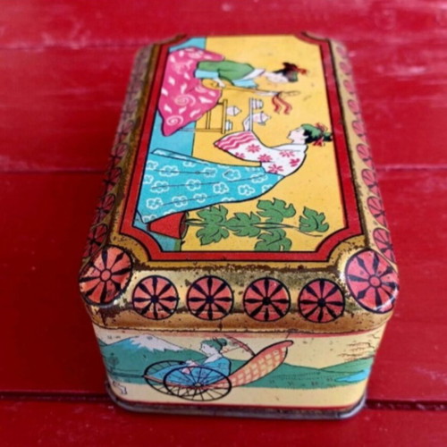 Vintage tea tin used from the 1960s