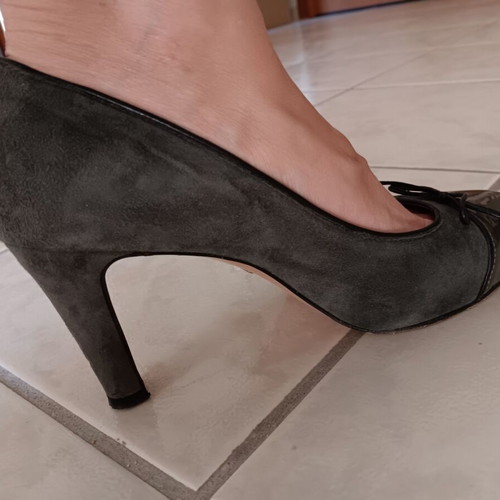 Kalogiou suede gray pumps used, size 35.5, with olive patent detail