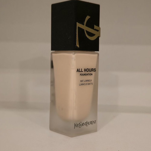 Yves Saint Laurent All Hours Foundation 25ml LC3 like new, matte finish