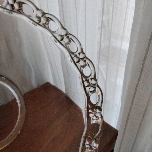 Vintage glass platter 28 cm like new with laced design