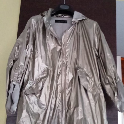 Zara women's thin raincoat like new, silver, size XS