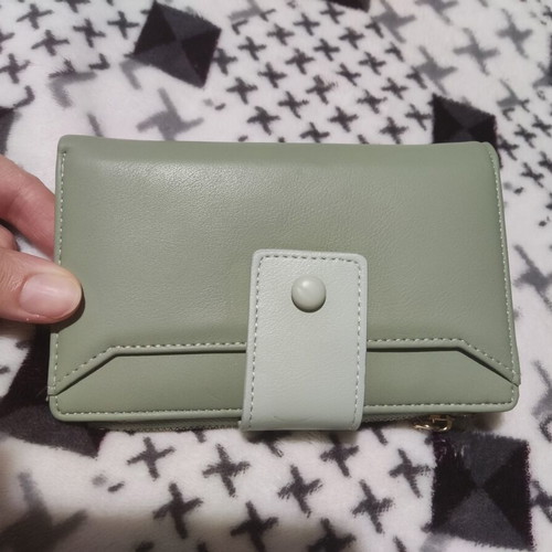 Wallet new, in a very nice color