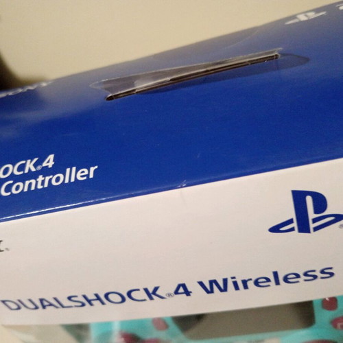 Sony Dualshock 4 Berry Blue Wireless Controller new