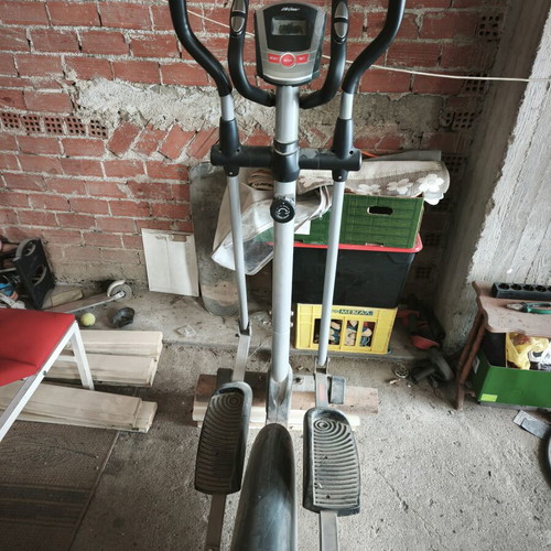 Elliptical machine slightly used, screen not working
