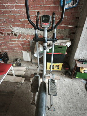 Elliptical machine slightly used, screen not working
