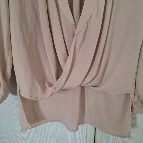 Forever 21 women's beige shirt size medium like new without buttons