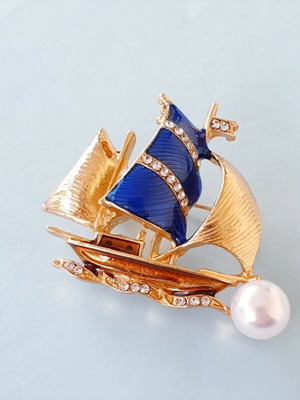 Vintage 70ies sailboat pin like new, blue and gold