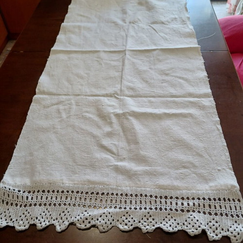 Runner handwoven with handmade lace, new