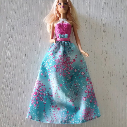 Barbie with formal outfit like new with skirt and shoes