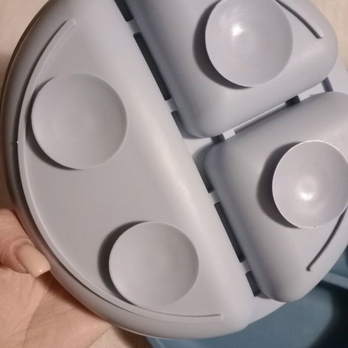 Silicone plates with suction cups like new, set of 2