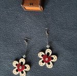 White flower earrings with hearts made of stainless steel like new