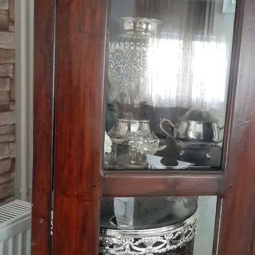 Antique showcase like new with mahogany wood finish