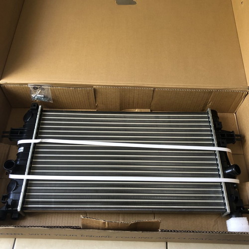 Car radiator for Opel Astra Zafira Vauxhall 2004-2007 new
