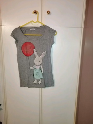 T-shirt gray with designs Pull and Bear like new, size S