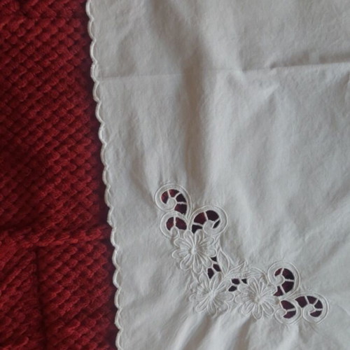 Handmade cutwork table linen set of 2 pieces like new