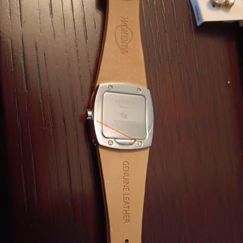 Women's wristwatches new with leather strap, set of 2