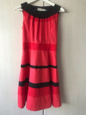 Yuzhongxiehou sleeveless dress like new, size M, black and pink