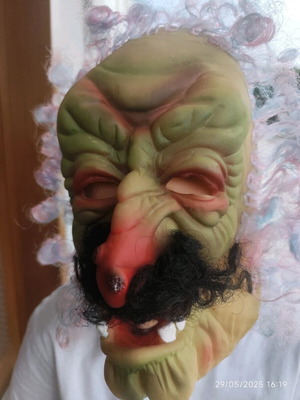 Carnival mask like new