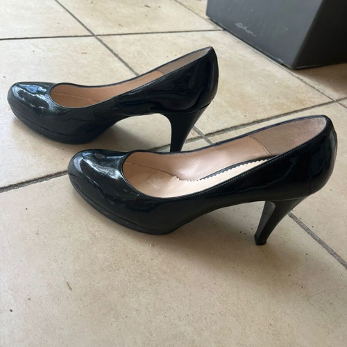 Pumps Haris Kazakos black patent leather size 39 used
