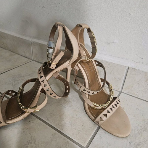 Carrano beige sandals used, size 39, unique design