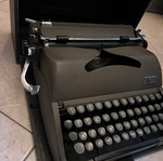 Groma Modell N φορητή γραφομηχανή με ελληνικό πληκτρολόγιο
