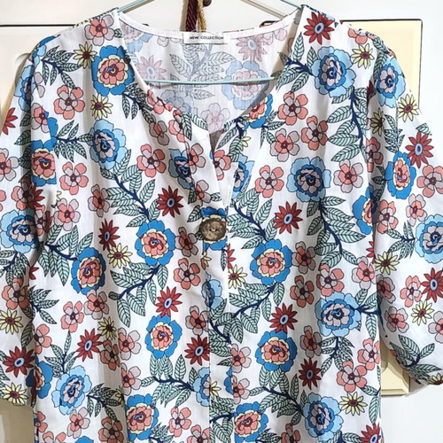Linen-type floral blouse M-L like new