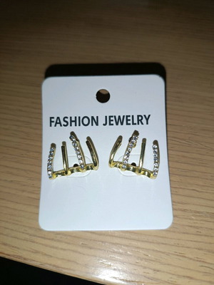 Gold stud earrings with rhinestones new, unworn