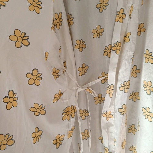 Satin robe white like new, size L