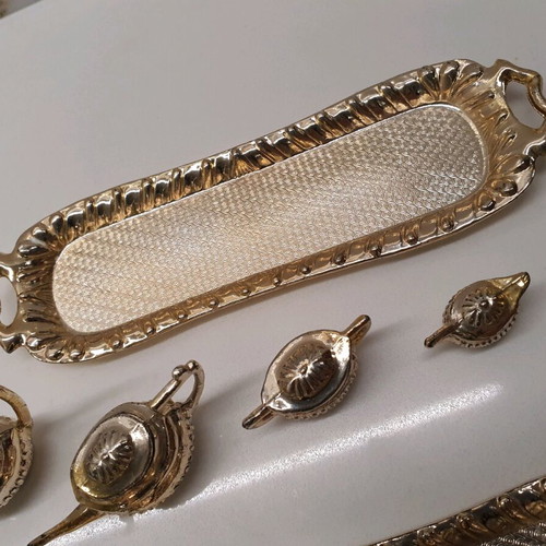 Miniature decorative plates used