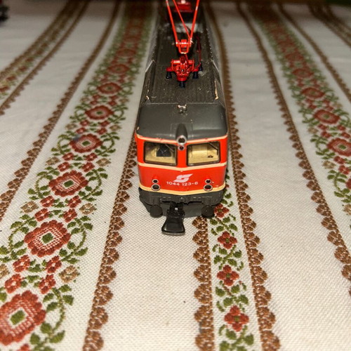 Roco Ho electric locomotive 1044 123-6 used with damages