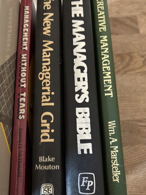 Management books used, 9 total, English and Greek