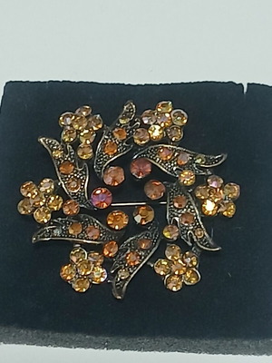 Vintage brooch like new, 4×4 cm